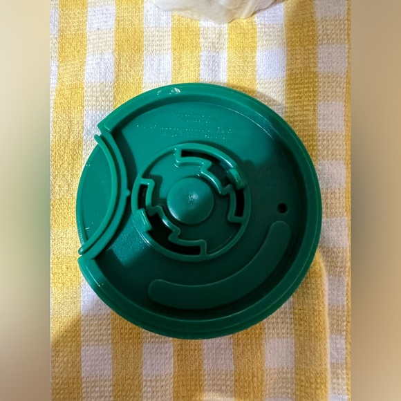 Starbucks ceramic cable knit sweater coffee mug w/lid, 2016, 10oz, white/green - Picture 4 of 7